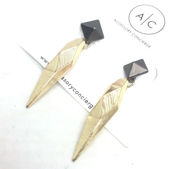 3/$30 NWT ACCESSORY CONCIERGE PYRAMID EARRING DANGLE GOLD TONE GEOMETRIC - Picture 6 of 11